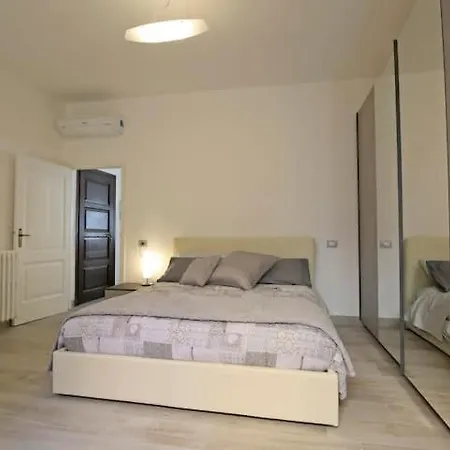 Davide , Via Garibaldi Con Balcone Апартаменты *