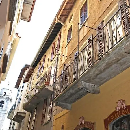 Davide , Via Garibaldi Con Balcone Белладжо